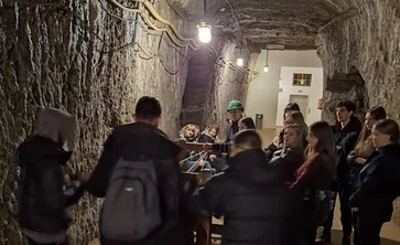 uczniowie w kopalni soli