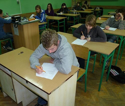 Szkolny konkurs ”Promieniotwórczość w biologii i chemii”.