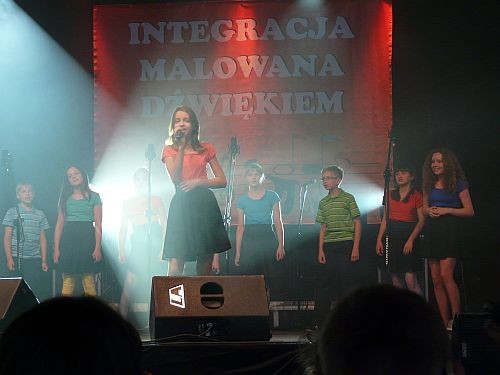 Nasi Wolontariusze na V Festiwalu Piosenki „Integracja Malowana Dźwiękiem” 6