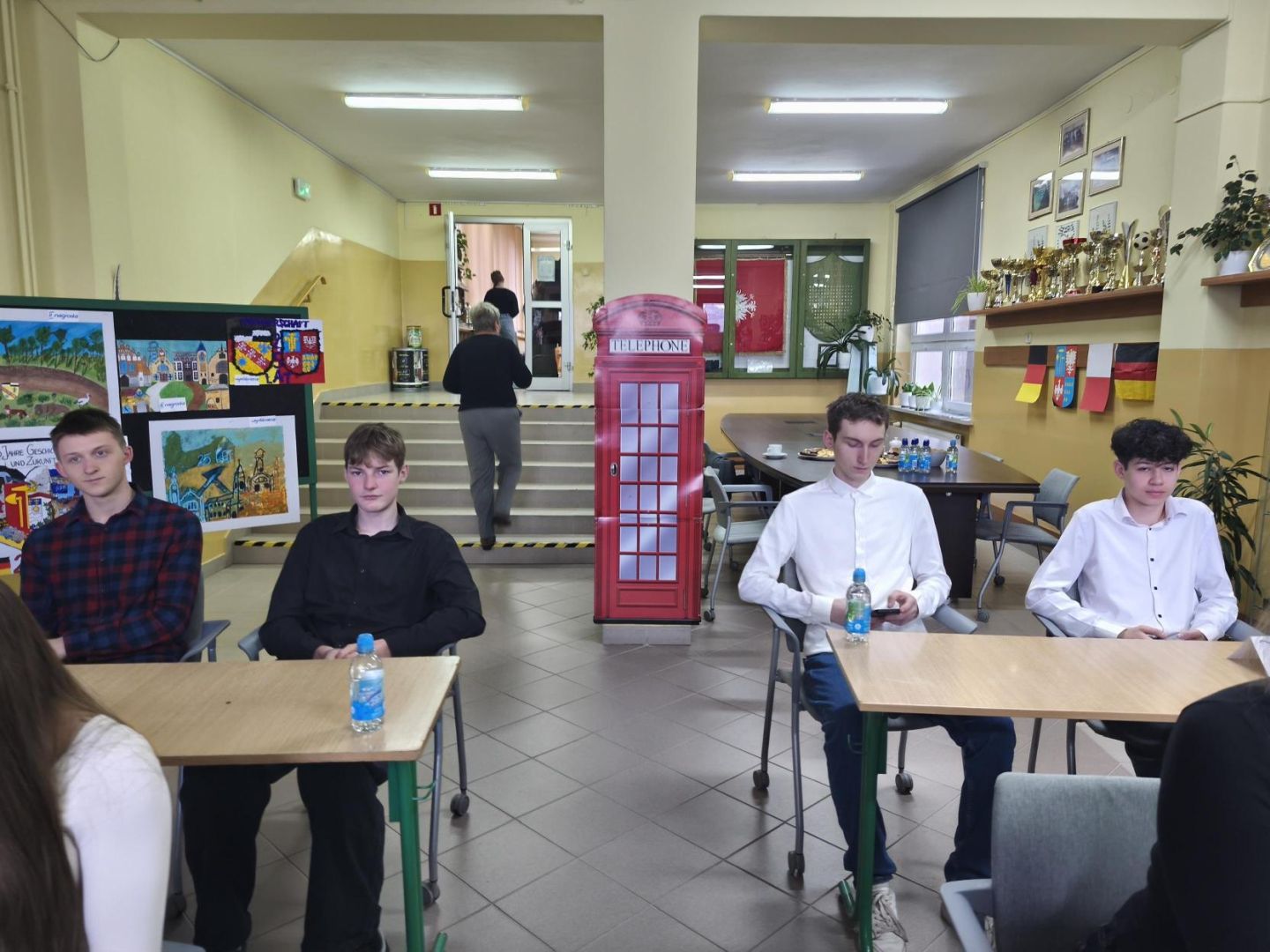 uczniowie w trakcie konkursu