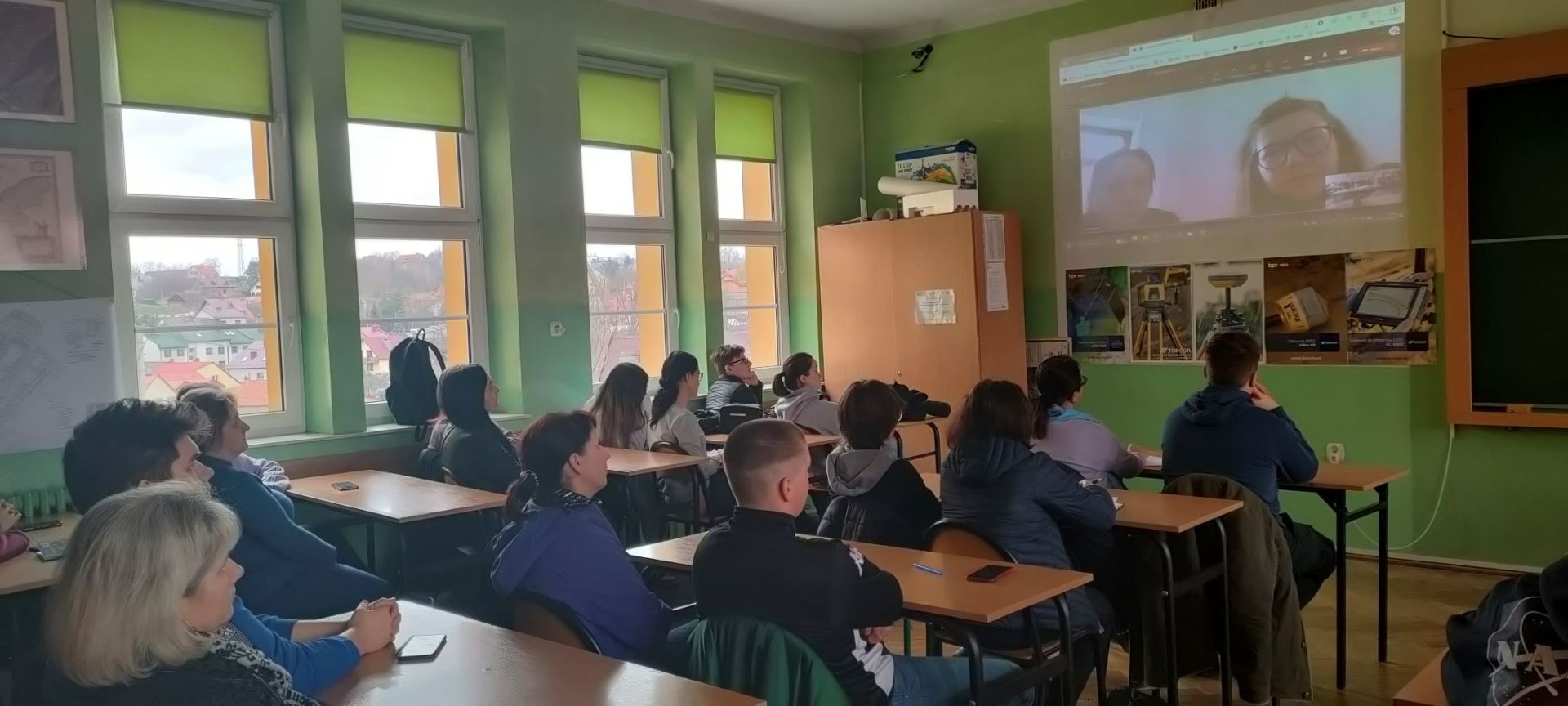 młodzież i rodzice w trakcie spotkania organizacyjnego