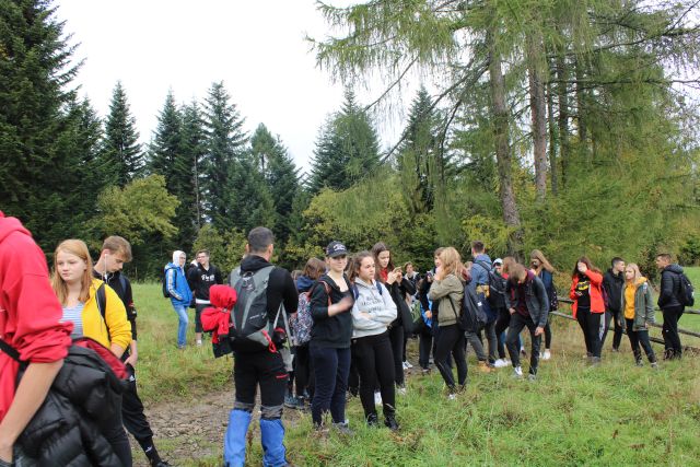 Zdjęcie uczestników na szlaku