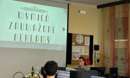 Uczniowie w trakcie festiwalu zawod&oacute;w