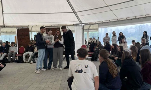 Uczniowie klas pierwszych w trakcie pikniku integracyjnego