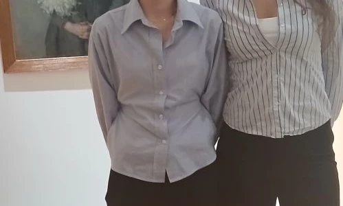 Uczennice na wystawie