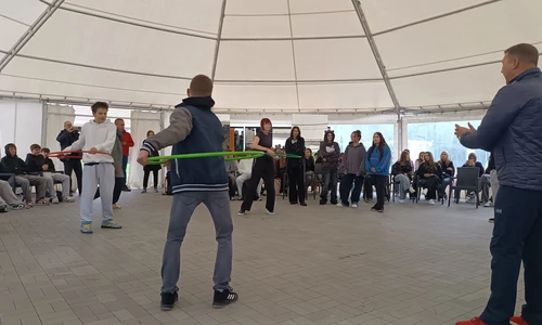 Uczniowie klas pierwszych w trakcie pikniku integracyjnego