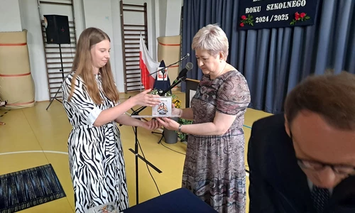 wręczenie nagród dla najlepszych uczniów