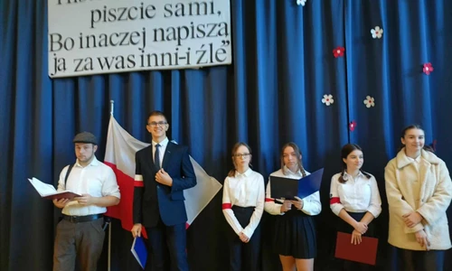 zdjęcie grupowe uczniów