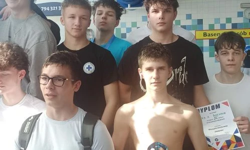 Grupa uczni&oacute;w