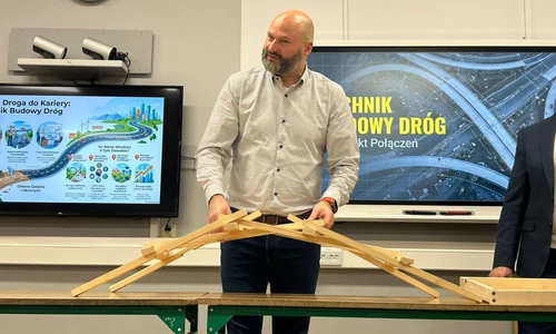 Uczniowie w trakcie festiwalu zawod&oacute;w