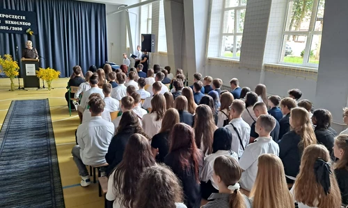 widok na salę z uczniami