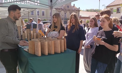 Uczniowie szkoły w trakcie ekopikniku