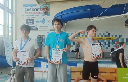 Uczniowie w trakcie wręczenia nagród