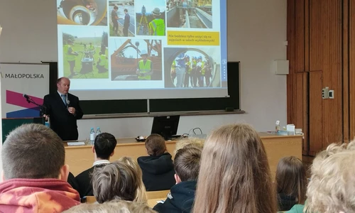 Zajęcia na lekcji geodezji -Akademia Rolnicza