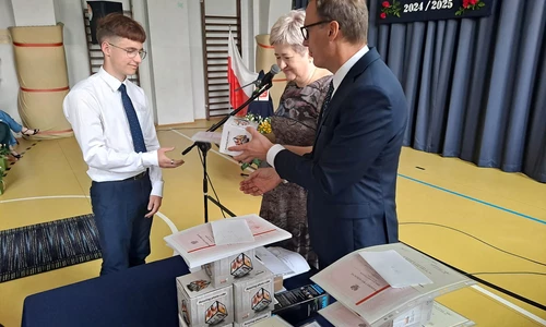 wręczenie nagród dla najlepszych uczniów