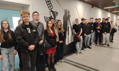 Grupa uczni&oacute;w