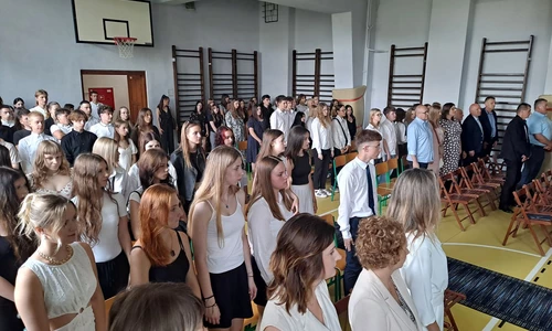 uczniowie na sali
