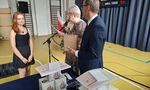 wręczenie nagród dla najlepszych uczniów