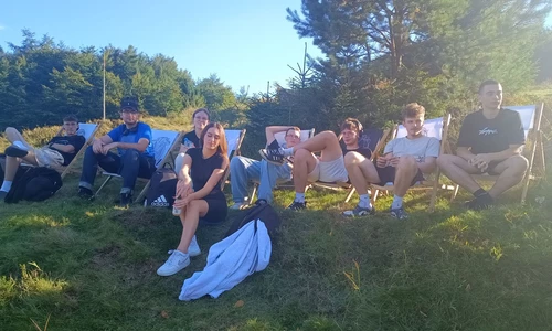 Uczniowie przy ognisku na Hali Łabowskiej