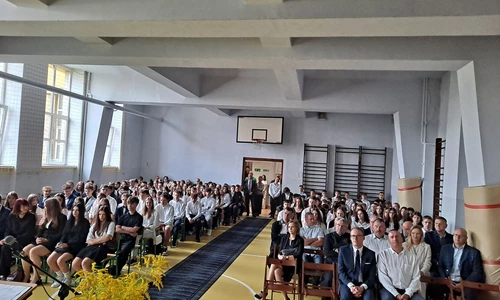 widok na salę z uczniami