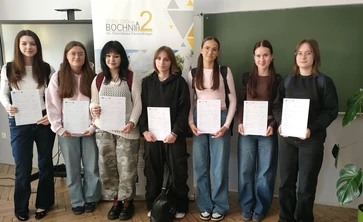 Młodzież z certyfikatami kończącymi program Erasmus