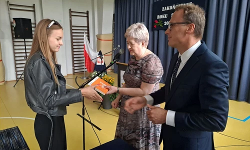 wręczenie nagród dla najlepszych uczniów