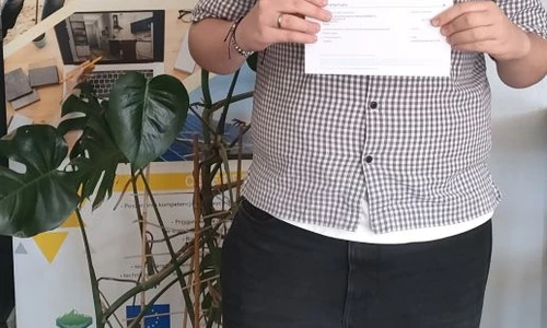 Młodzież z certyfikatami kończącymi program Erasmus