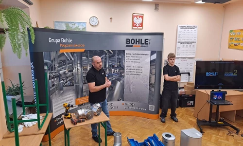 Uczniowie w trakcie festiwalu zawod&oacute;w