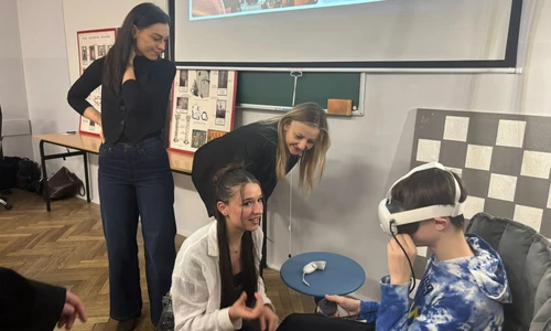 Uczniowie w trakcie festiwalu zawod&oacute;w