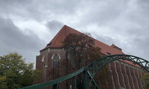 Wroclaw Most Tumski i kosciol NMP na Piasku