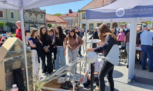 Uczniowie szkoły w trakcie ekopikniku