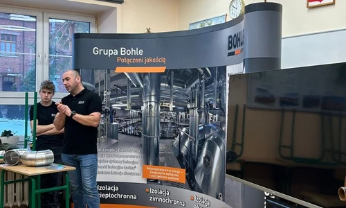 Uczniowie w trakcie festiwalu zawod&oacute;w