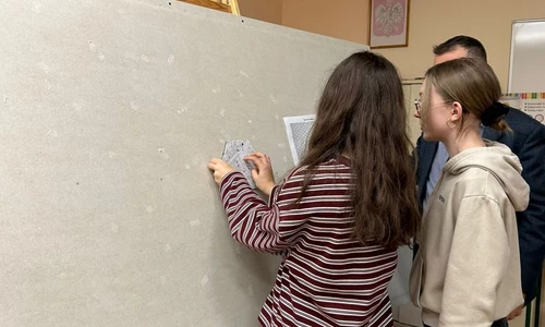 Uczniowie w trakcie festiwalu zawod&oacute;w