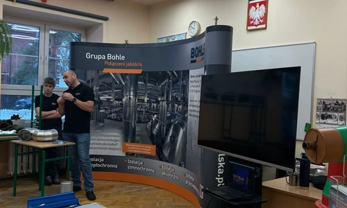 Uczniowie w trakcie festiwalu zawod&oacute;w