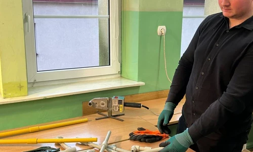 Uczniowie w trakcie festiwalu zawod&oacute;w