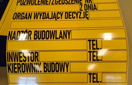 tablica informacyjna budowy