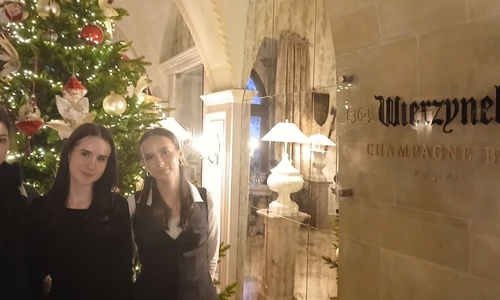 Wejście do restauracji Wierzynek